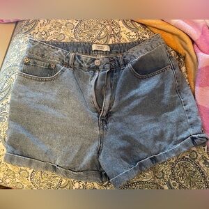 distressed jean shorts!